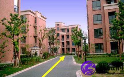 房子后面有直路_直路对住宅后风水_住宅后面有路直对好不好