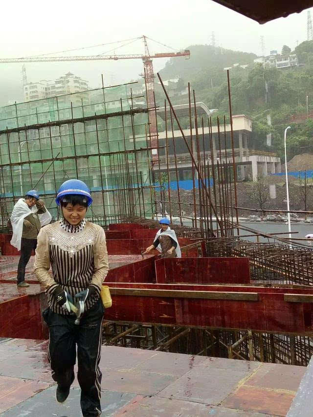 梦见工地上干建筑活_梦见建筑工地出现严重事故_梦见和姐们建筑工地现场